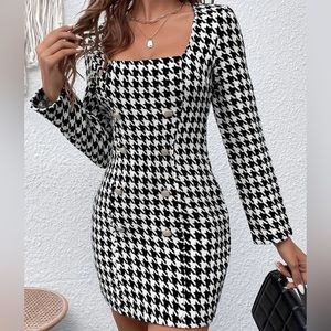 Houndtooth square neck body on dress with zipper in the back.